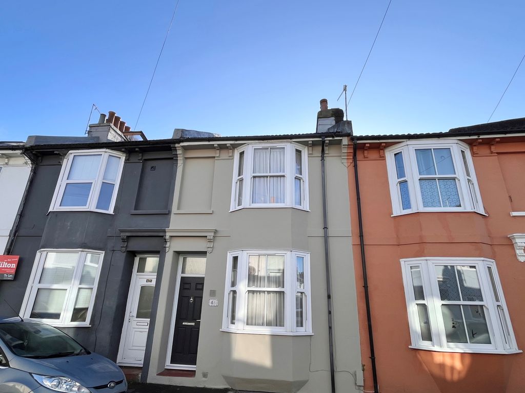 Property photo 1 of 9 4 Bed Terraced