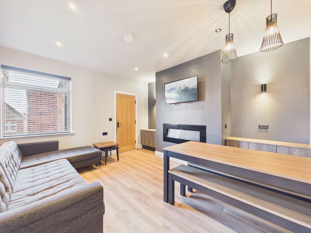 Property photo 1 of 11 Lounge