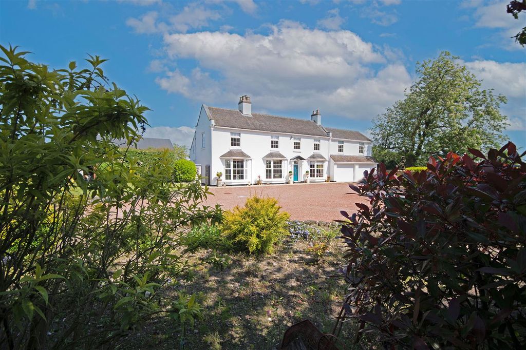 Property photo 2 of 59