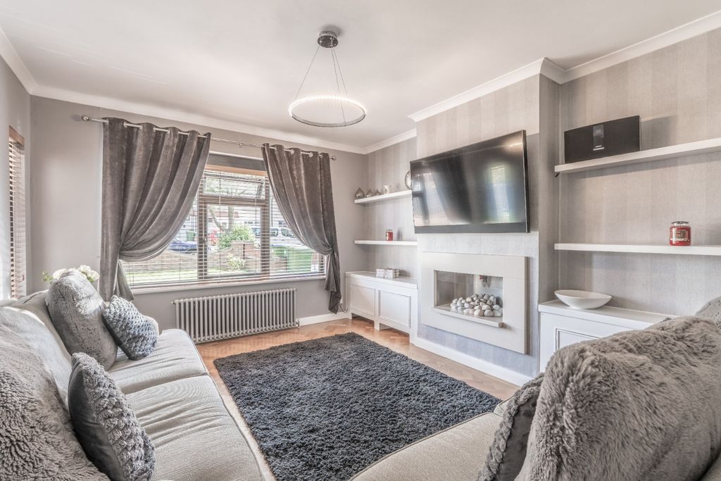 4 bed semi-detached house for saleStapleton Road, Bexleyheath, Kent DA7 photo 3