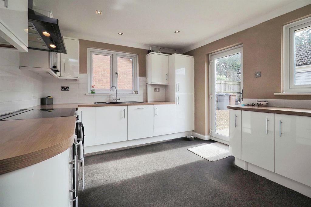 Property photo 3 of 13 Kitchen