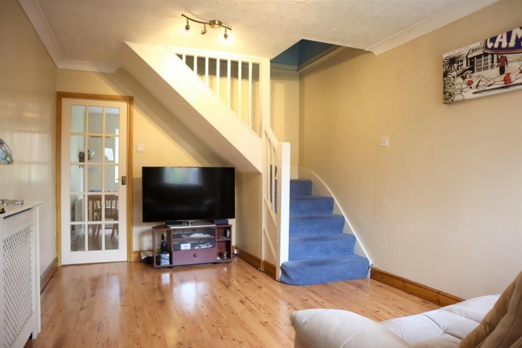 Property photo 3 of 11 Lounge v2