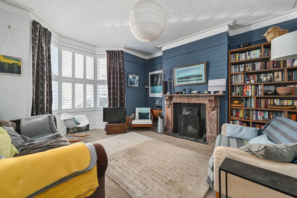 Property photo 2 of 35