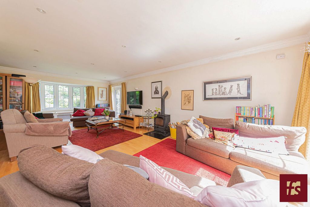 Property photo 2 of 34