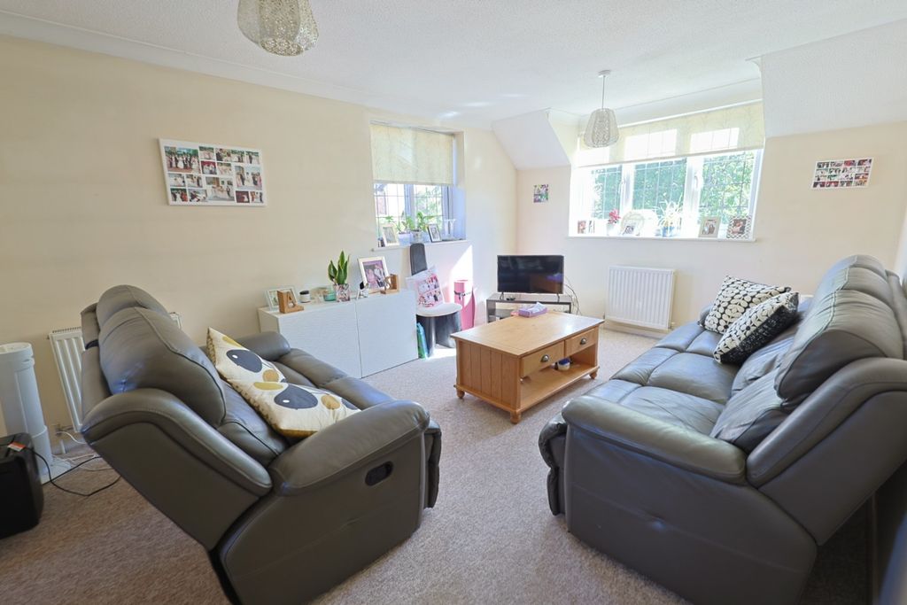 Property photo 2 of 8 4493881