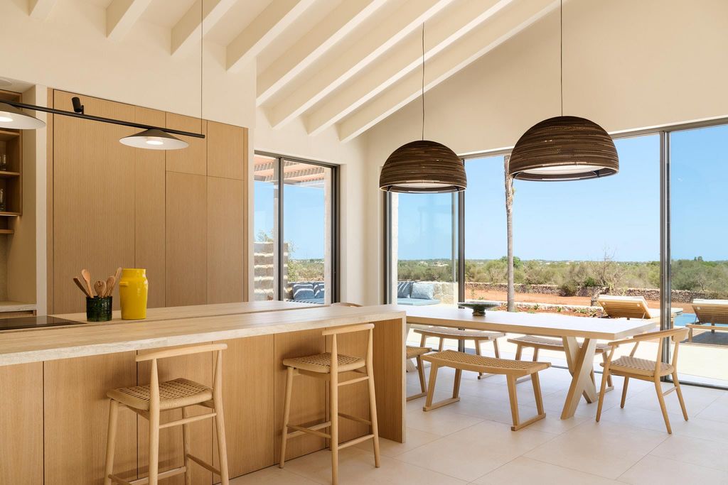 Property photo 2 of 17 Image