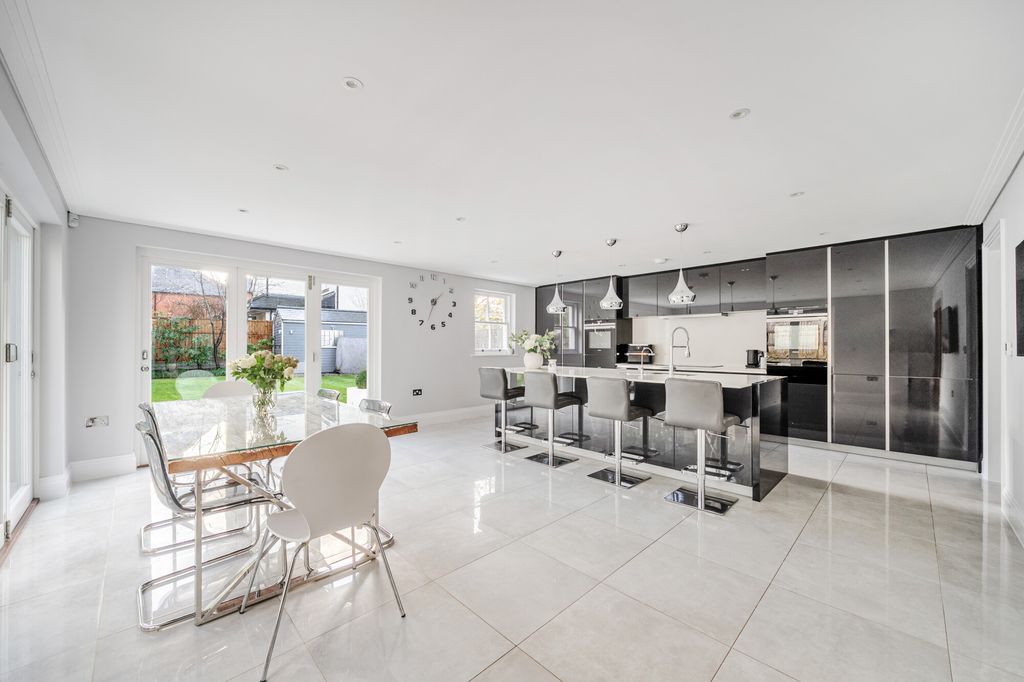 Property photo 3 of 13