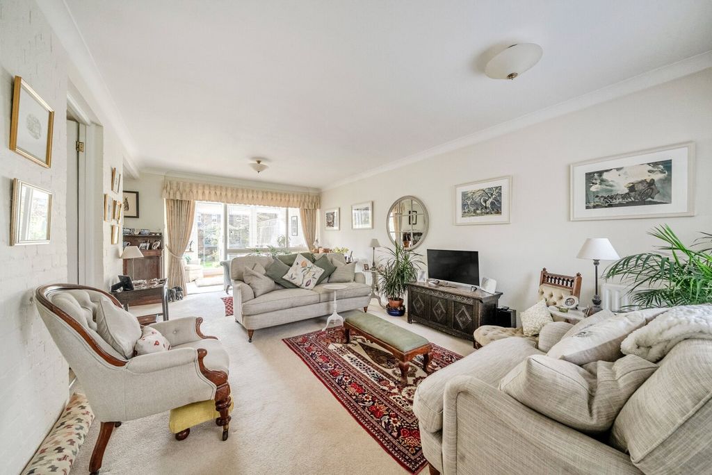 Property photo 2 of 17 Sitting Room