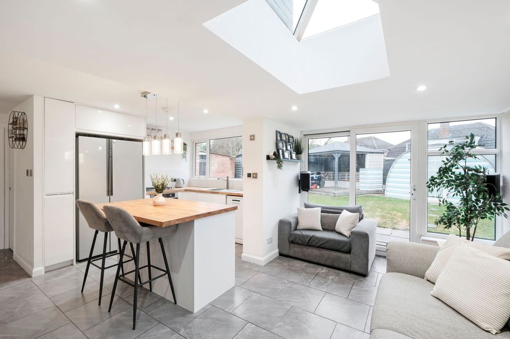 Property photo 2 of 21