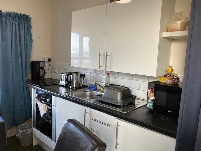 Property photo 2 of 10 Kitchen