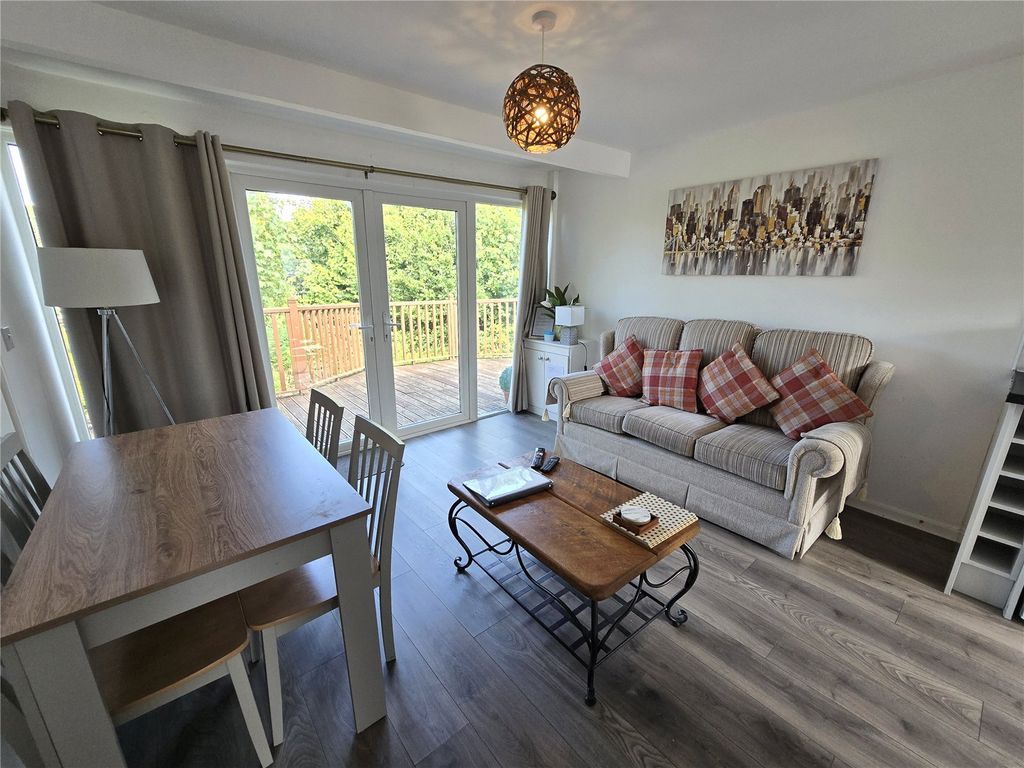 Property photo 2 of 18 Picture No. 28
