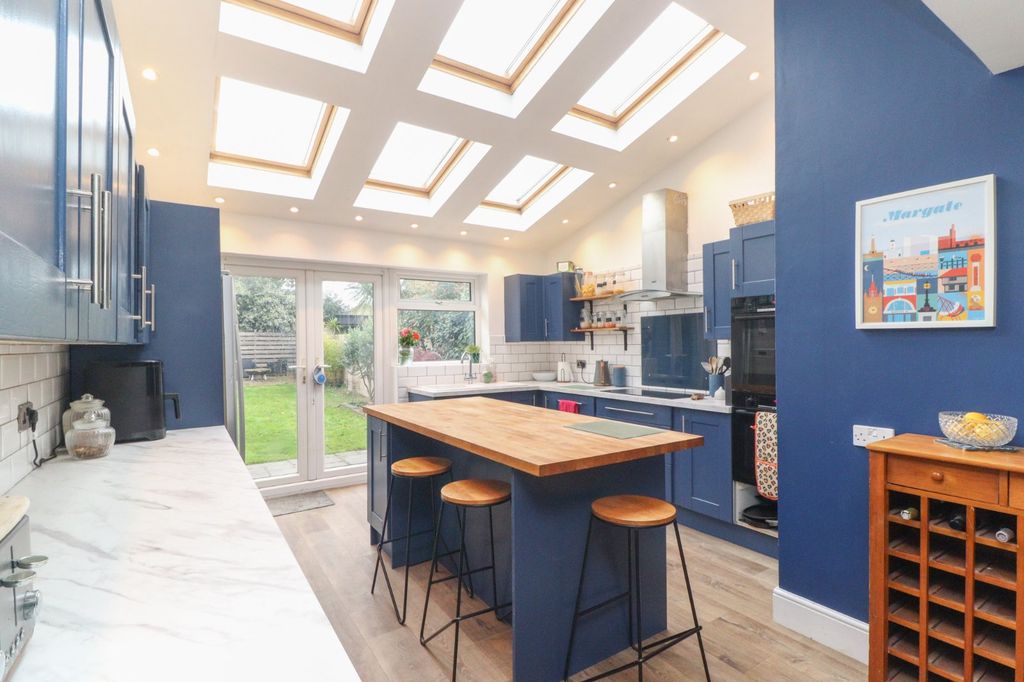 Property photo 2 of 16 Picture 2