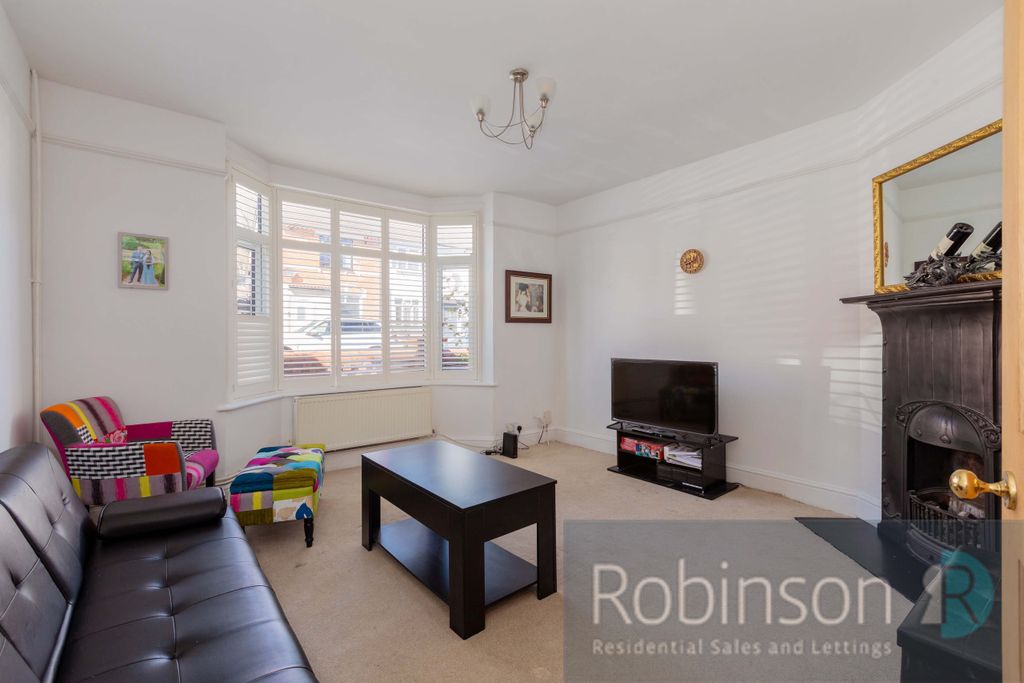 Property photo 3 of 18 11 Clare Road-8