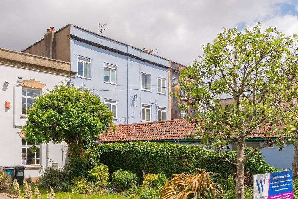 Property photo 2 of 25 1C8N8Sbr - External B.Jpg