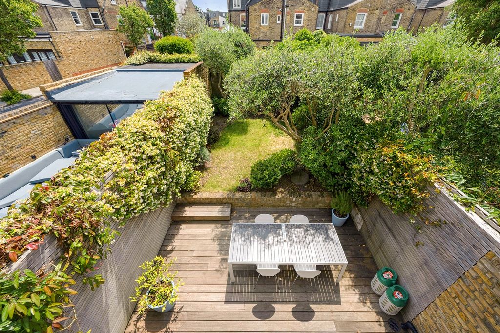 Property photo 3 of 27 Garden