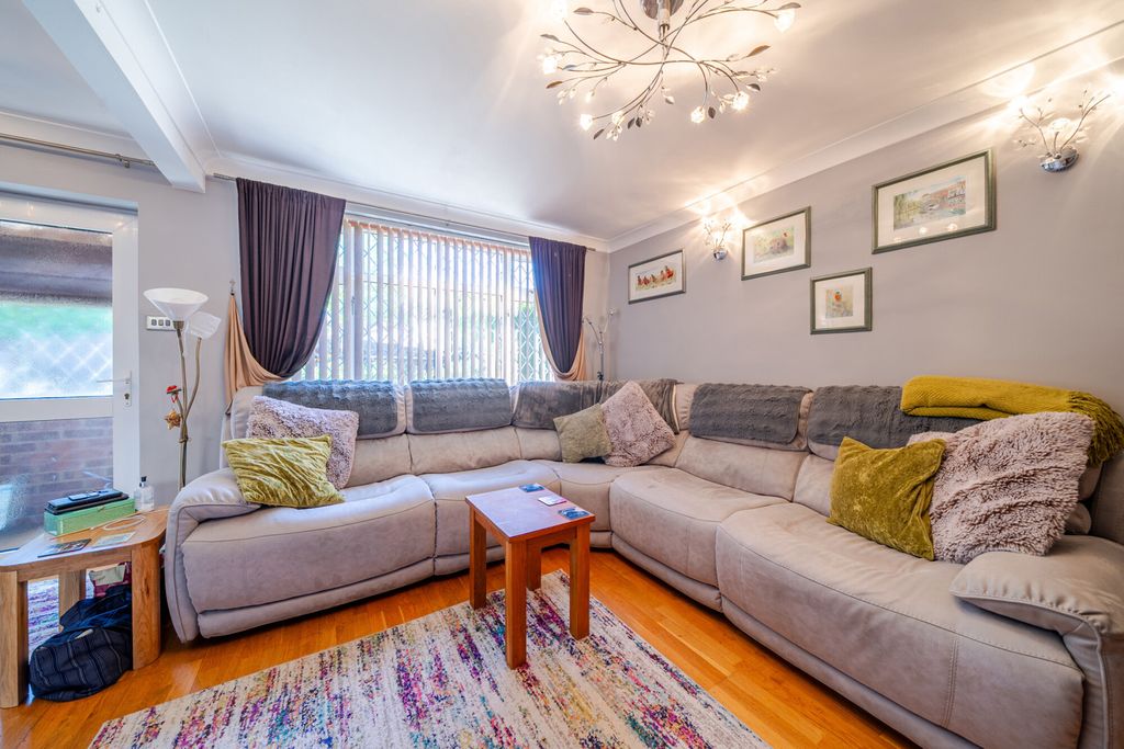 Property photo 2 of 20 Reception