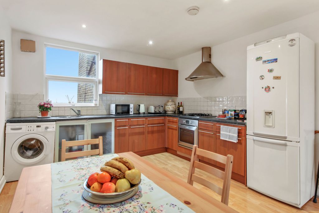 Property photo 3 of 9 Kitchen