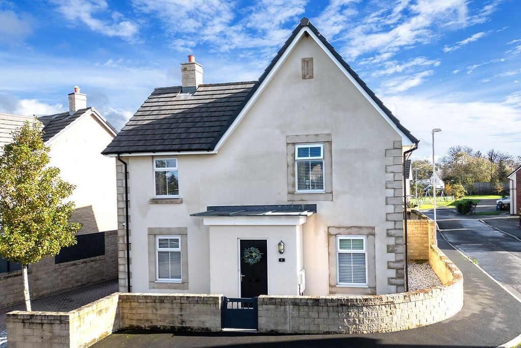 Property photo 1 of 24 4598412