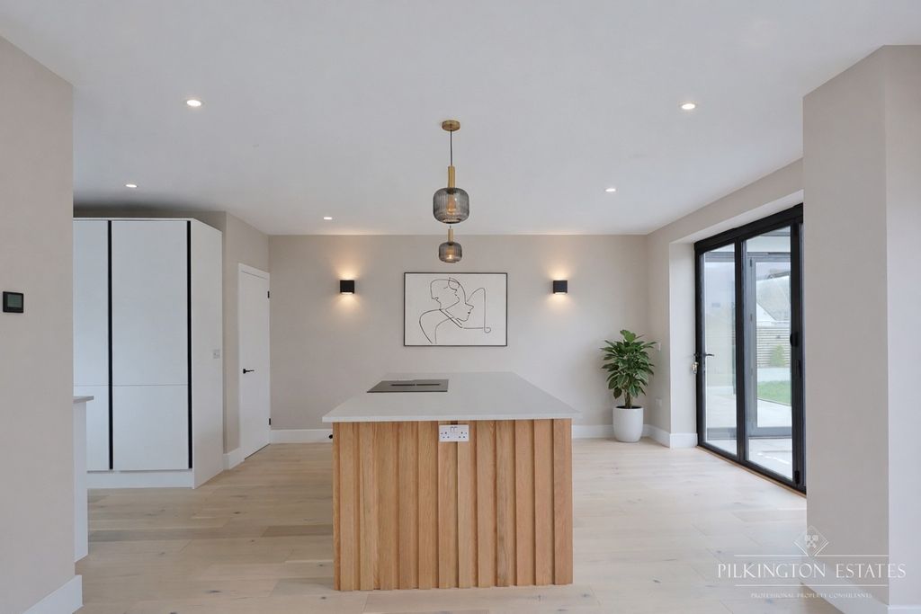 Property photo 3 of 21 4849163