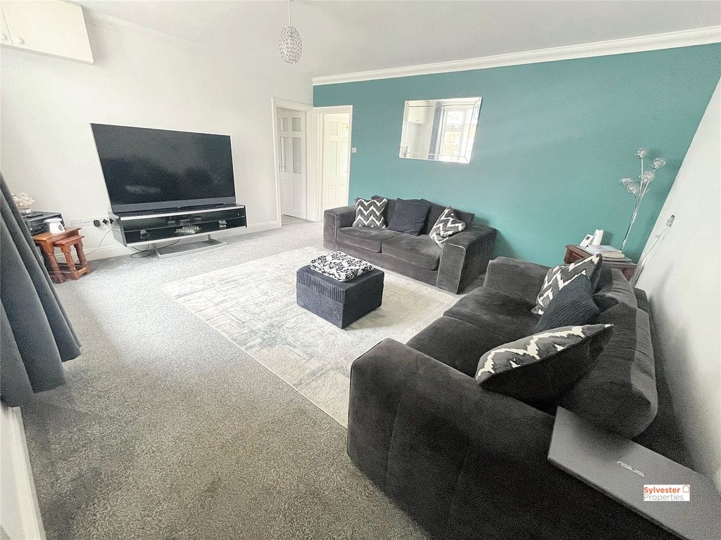 Property photo 2 of 32 Picture No. 10