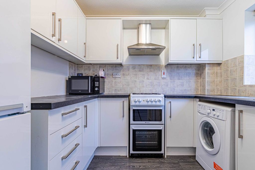 Property photo 3 of 10 Photo