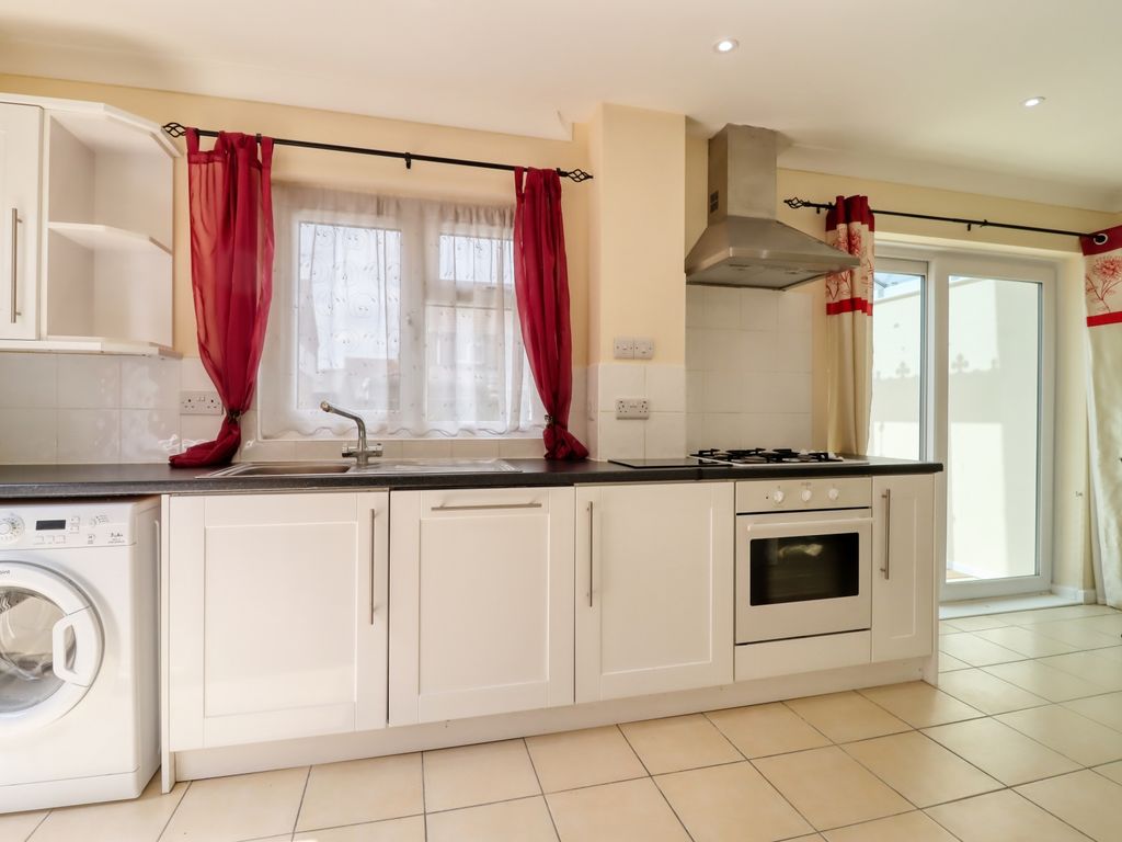 Property photo 3 of 13 Kitchen 3