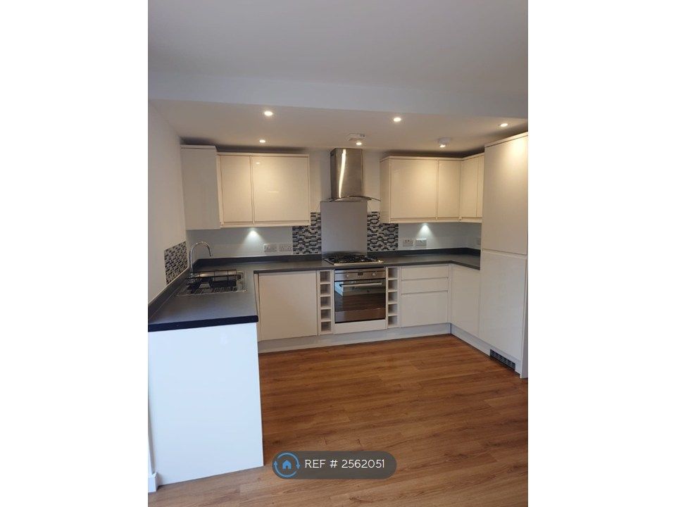 Property photo 3 of 7 Kitchen