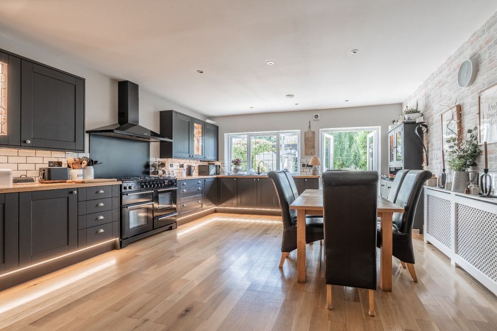 Property photo 2 of 40 4579322