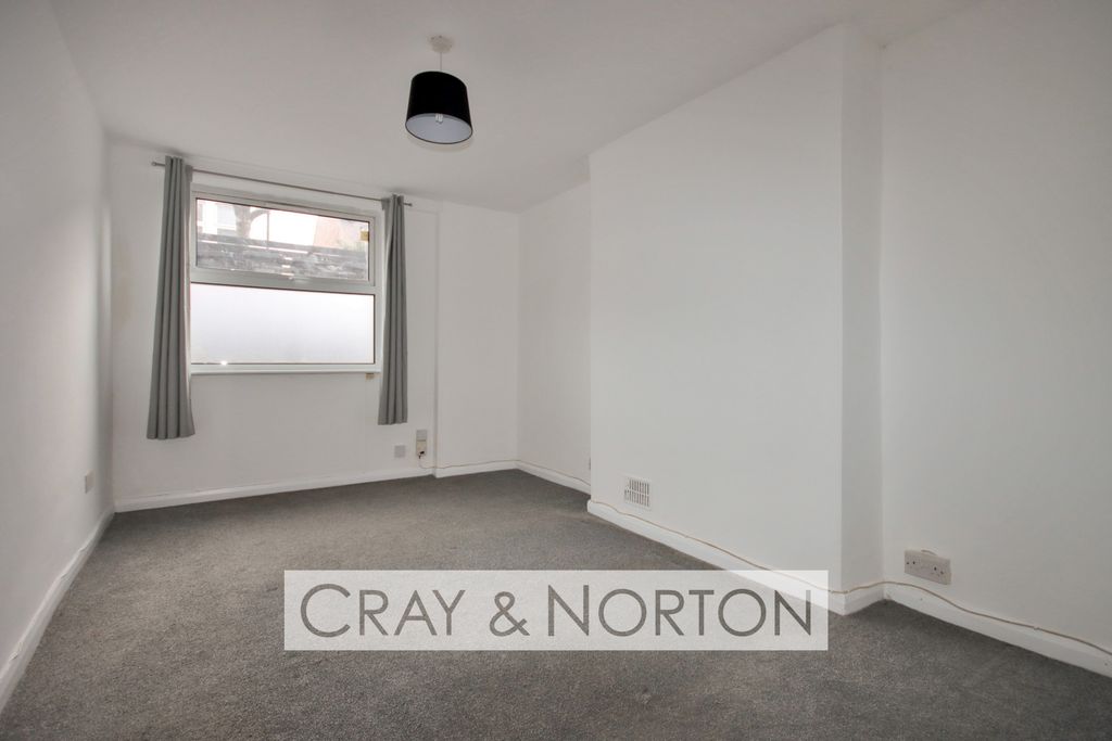 Property photo 3 of 6 Photo 1