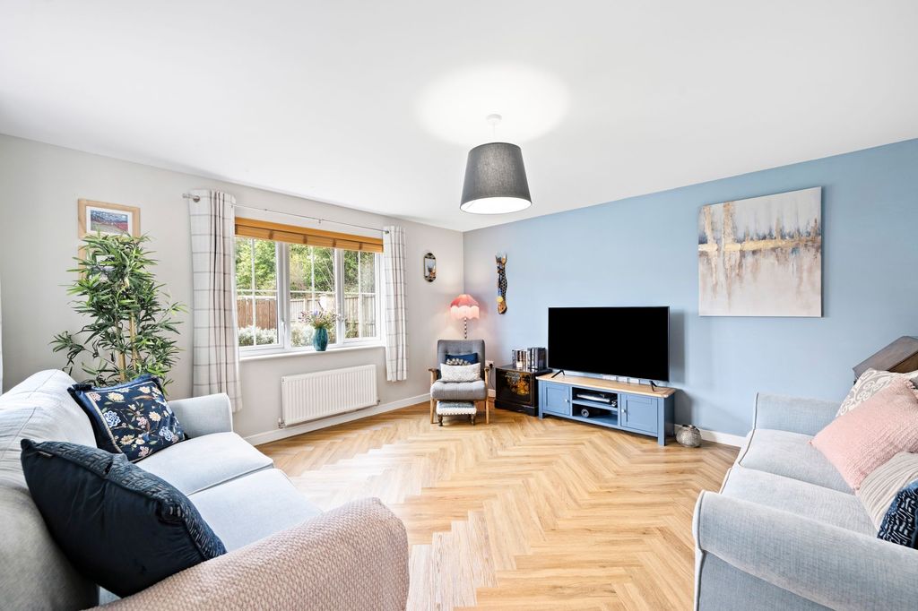 Property photo 2 of 33