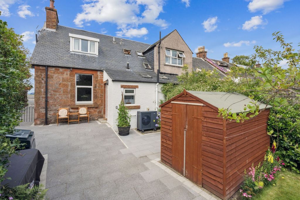 Property photo 3 of 19