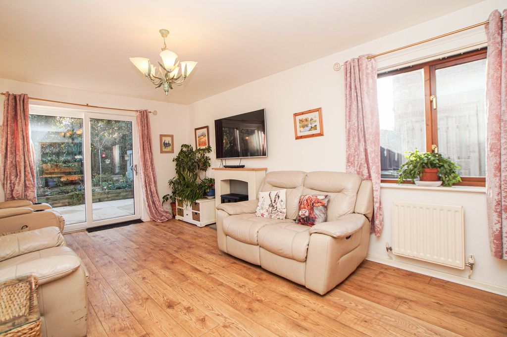 Property photo 3 of 15 Lounge