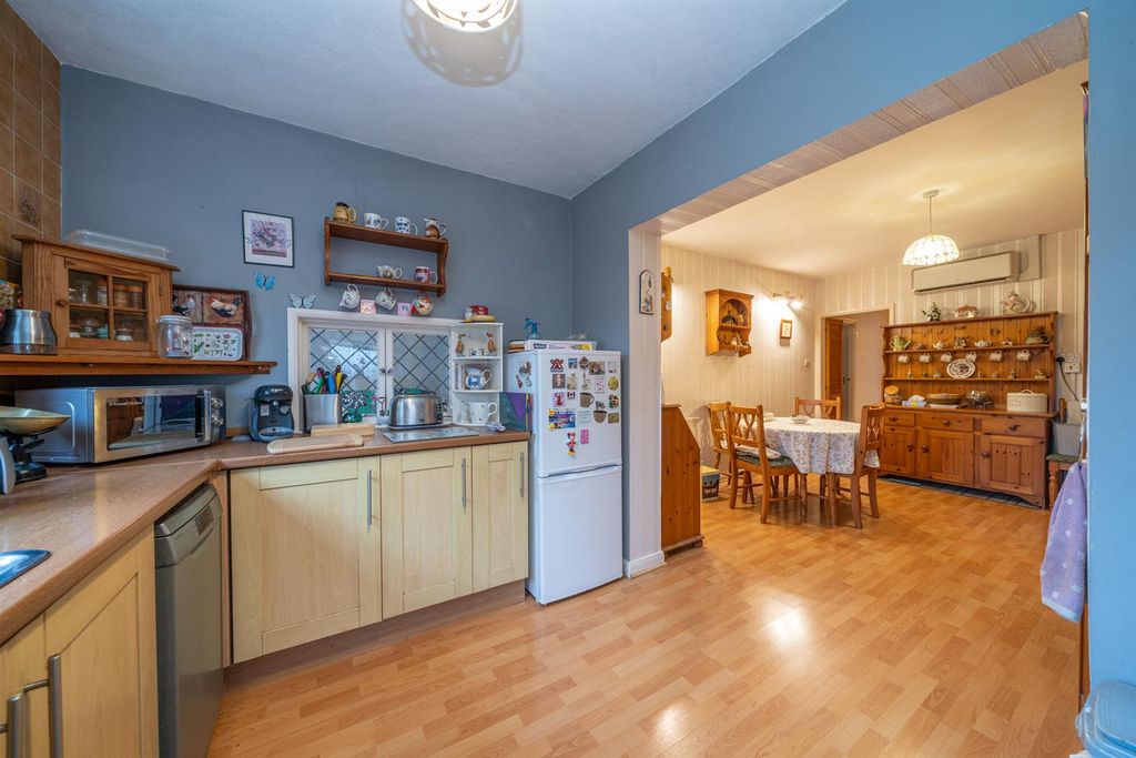 Property photo 2 of 28 Kitchen