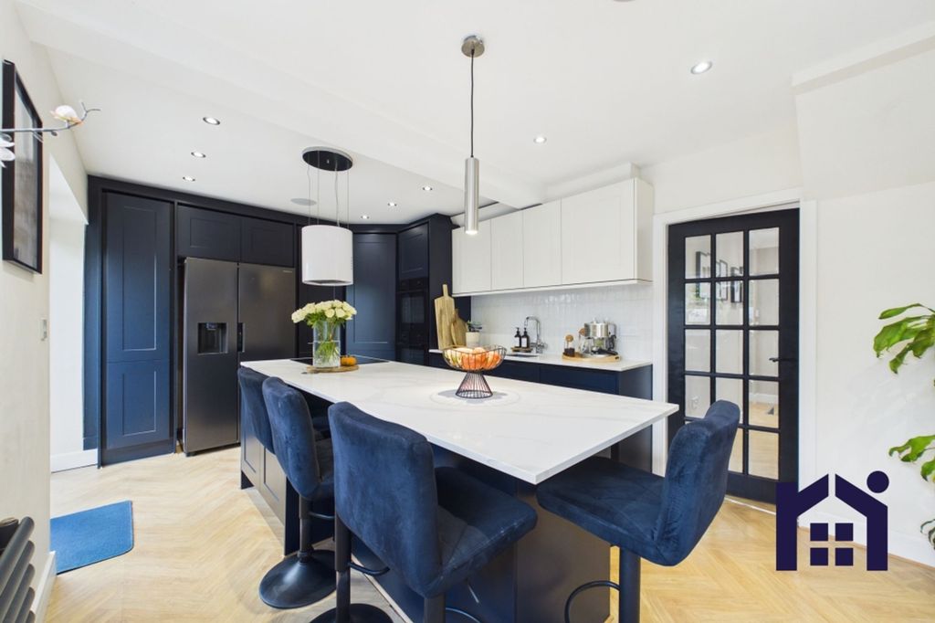 Property photo 2 of 29 Breakfast Kitchen