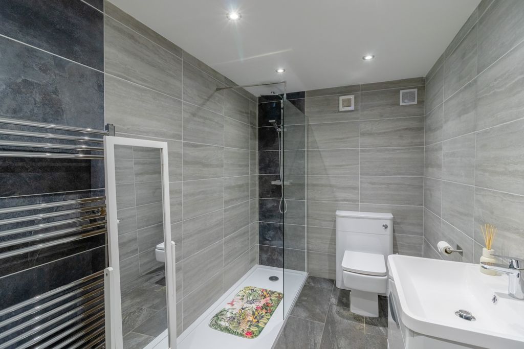 Property photo 3 of 22 Shower Room