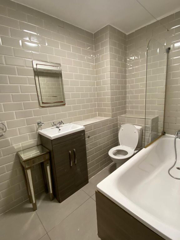 Property photo 3 of 7 Bathroom