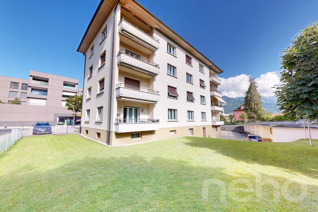 Property photo 1 of 12