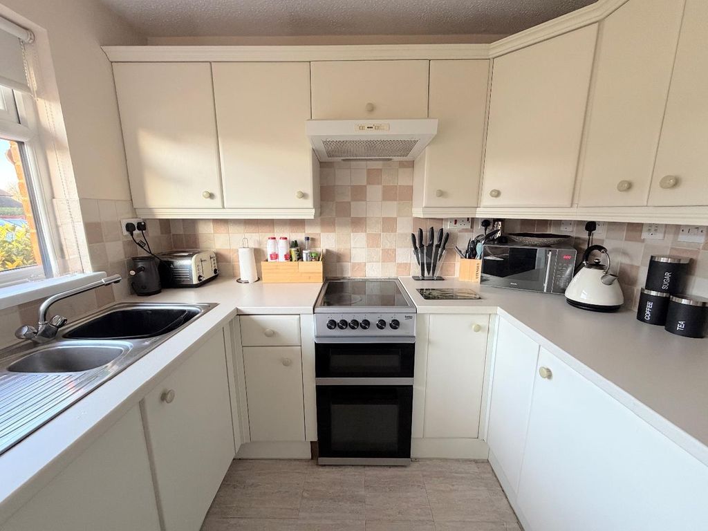 Property photo 3 of 7 Kitchen