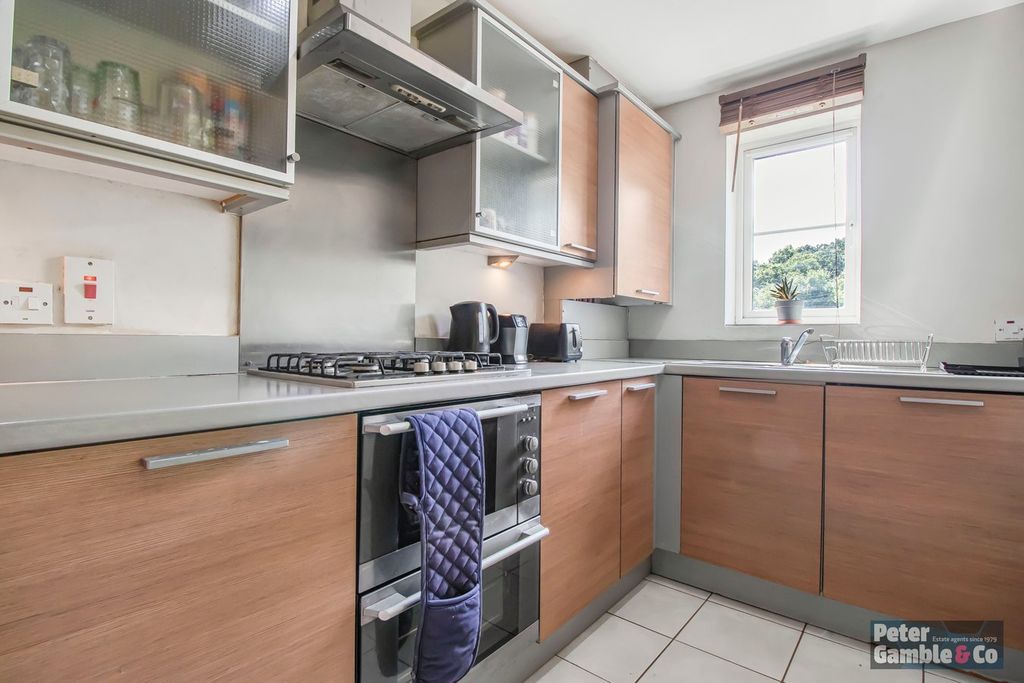 Property photo 2 of 18