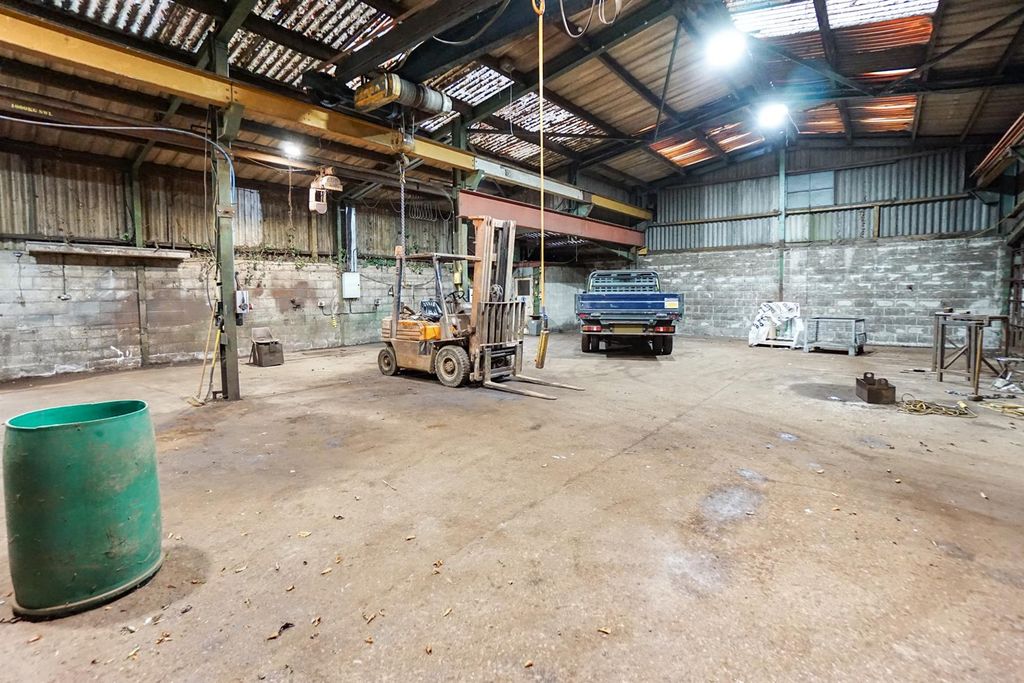 Property photo 3 of 17 Warehouse