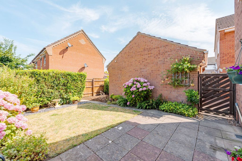 Property photo 2 of 18