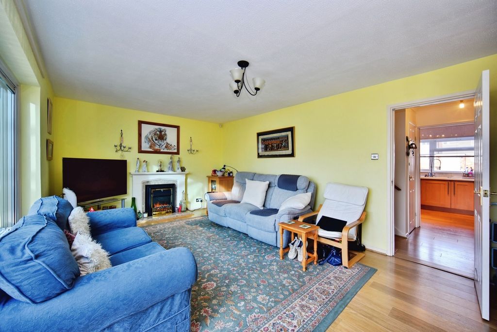 Property photo 2 of 17 Pbox-Img.Jpg