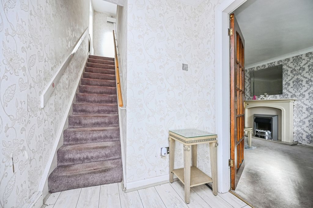 Property photo 2 of 17 Photo