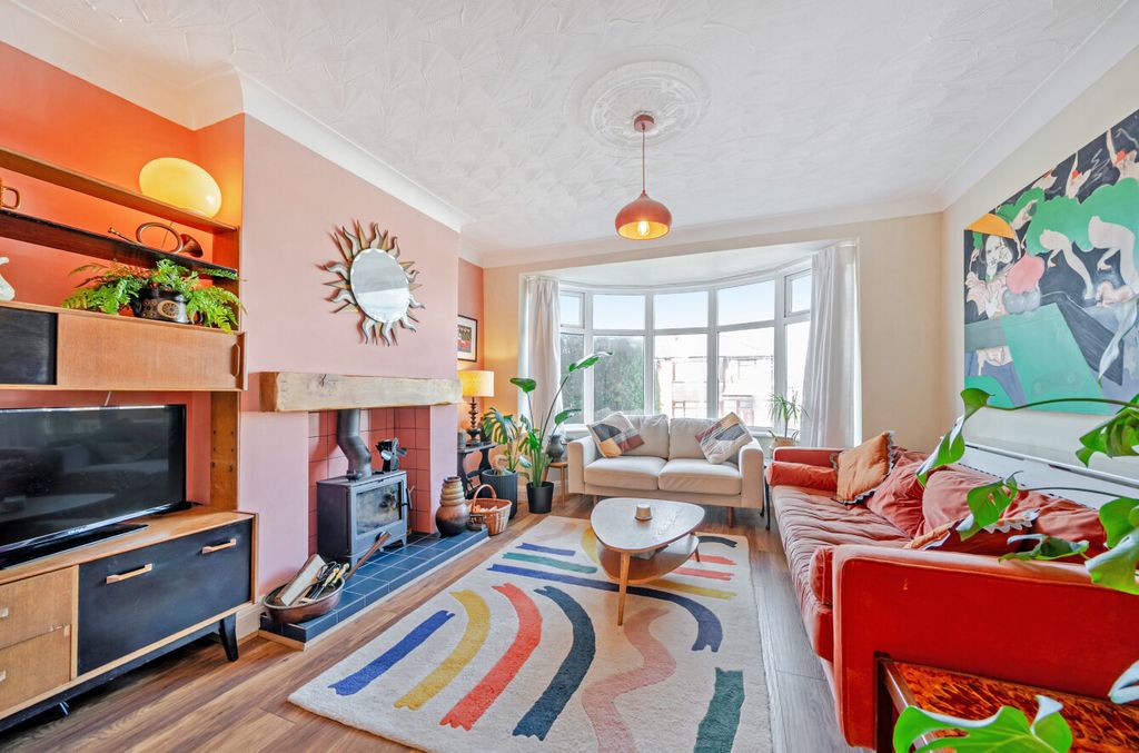 Property photo 2 of 20 Lounge