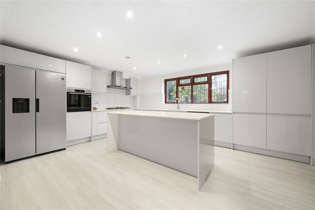 Property photo 1 of 19 Picture No. 09