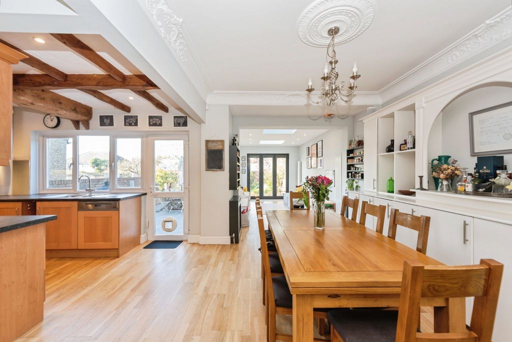 Property photo 2 of 19 Pbox-Img.Jpg