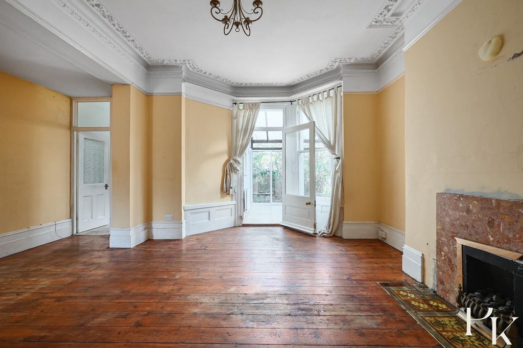 Property photo 3 of 12 Flat 2 - 22 Sackville Road (2).Jpg