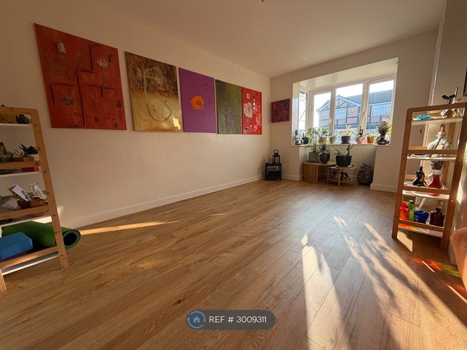 Property photo 1 of 16 Living Room