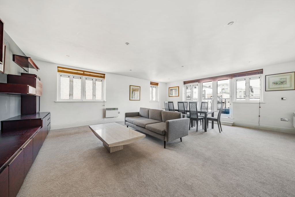 Property photo 2 of 12 988015 (1)