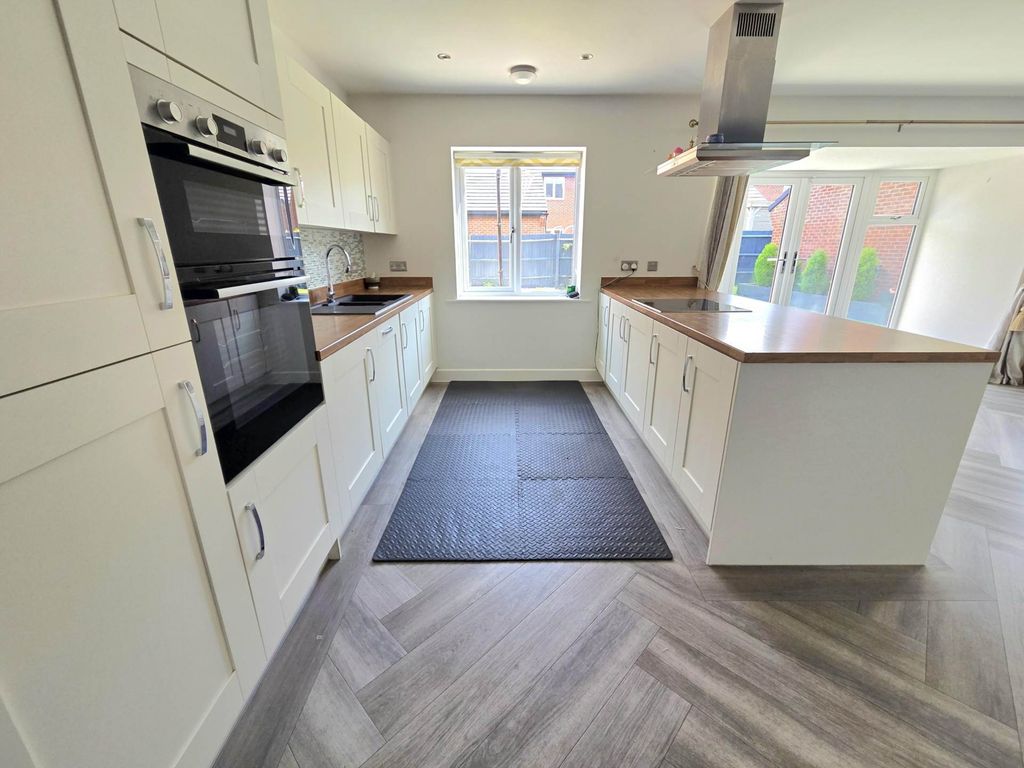 Property photo 2 of 35